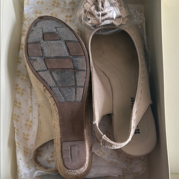 Naturalizer Tan Wedge Sandals Espadrilles 8.5 - Picture 3 of 4